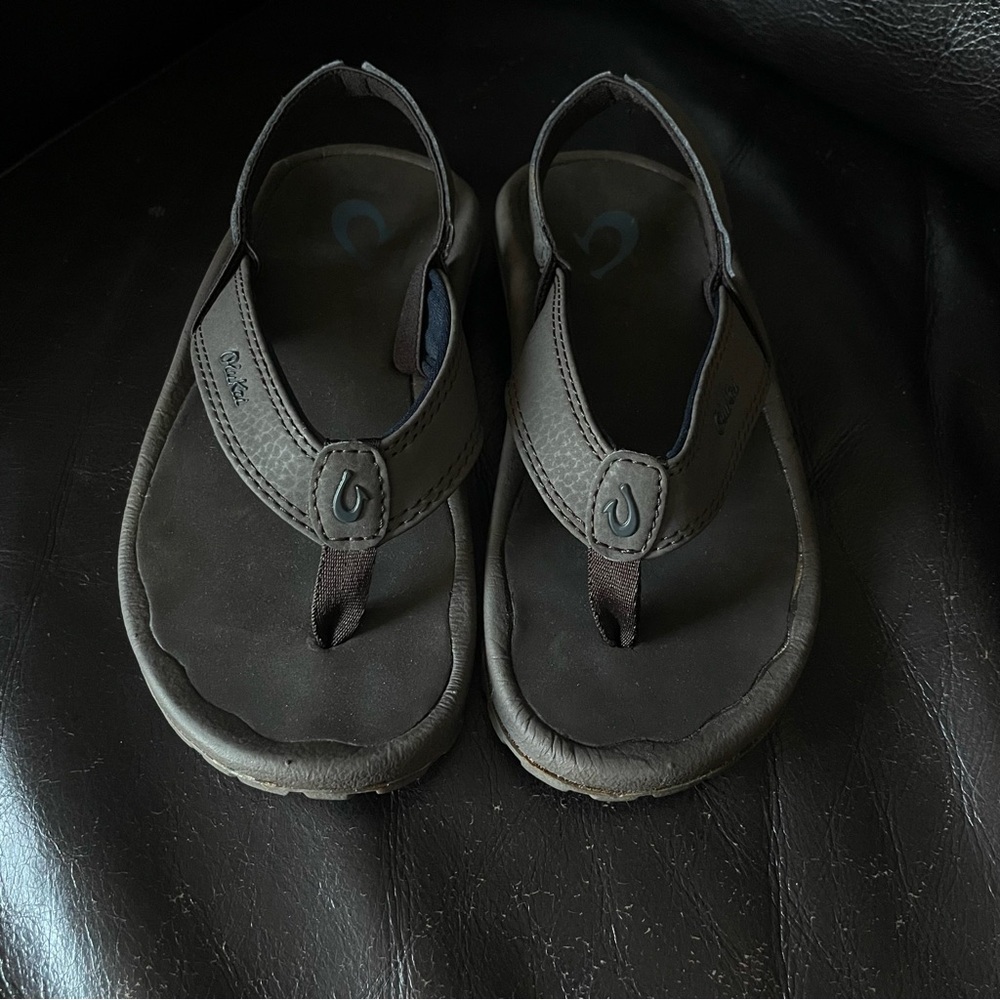 OluKai Kids Brown Thong Sandals